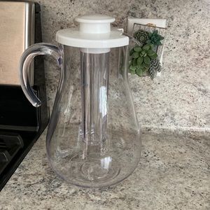 6 quart plastic pitcher